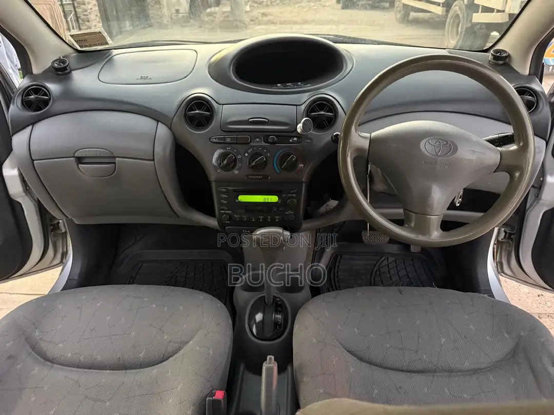 Toyota Vitz 2002 Silver