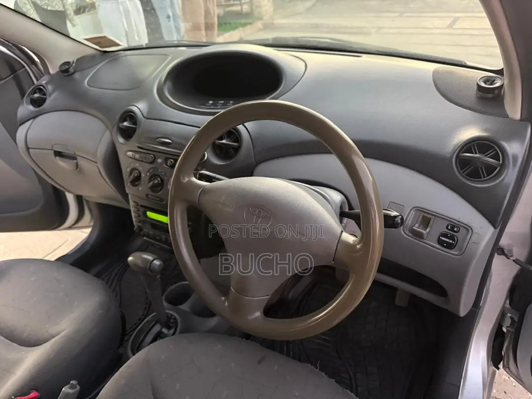 Toyota Vitz 2002 Silver