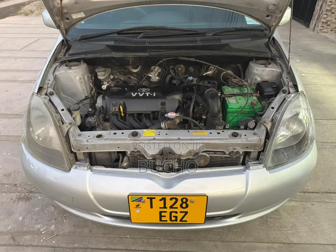 Toyota Vitz 2002 Silver