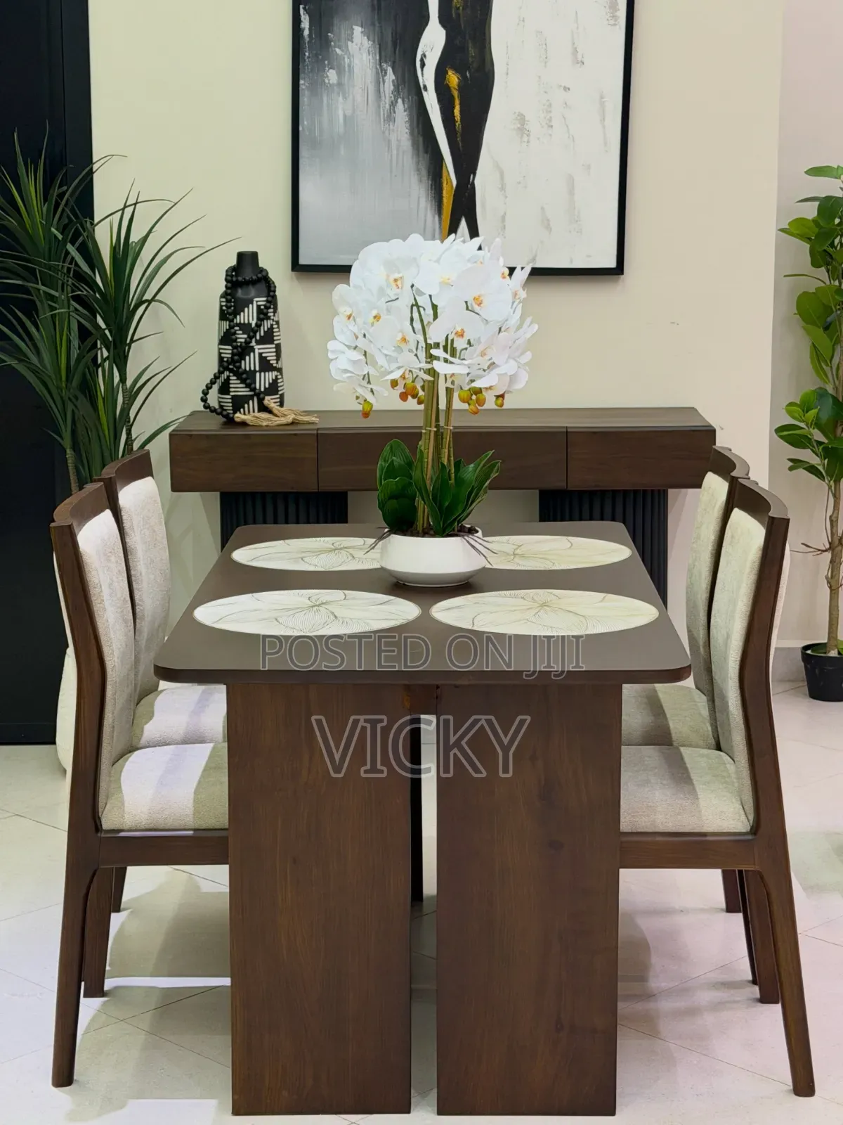 Dining Table Kwa Ya Viti Vinne Kwa 1m Tu