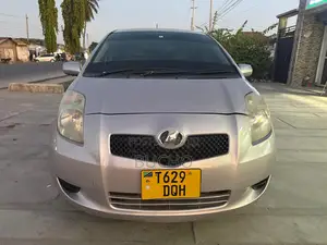 Toyota Vitz 2006 Silver