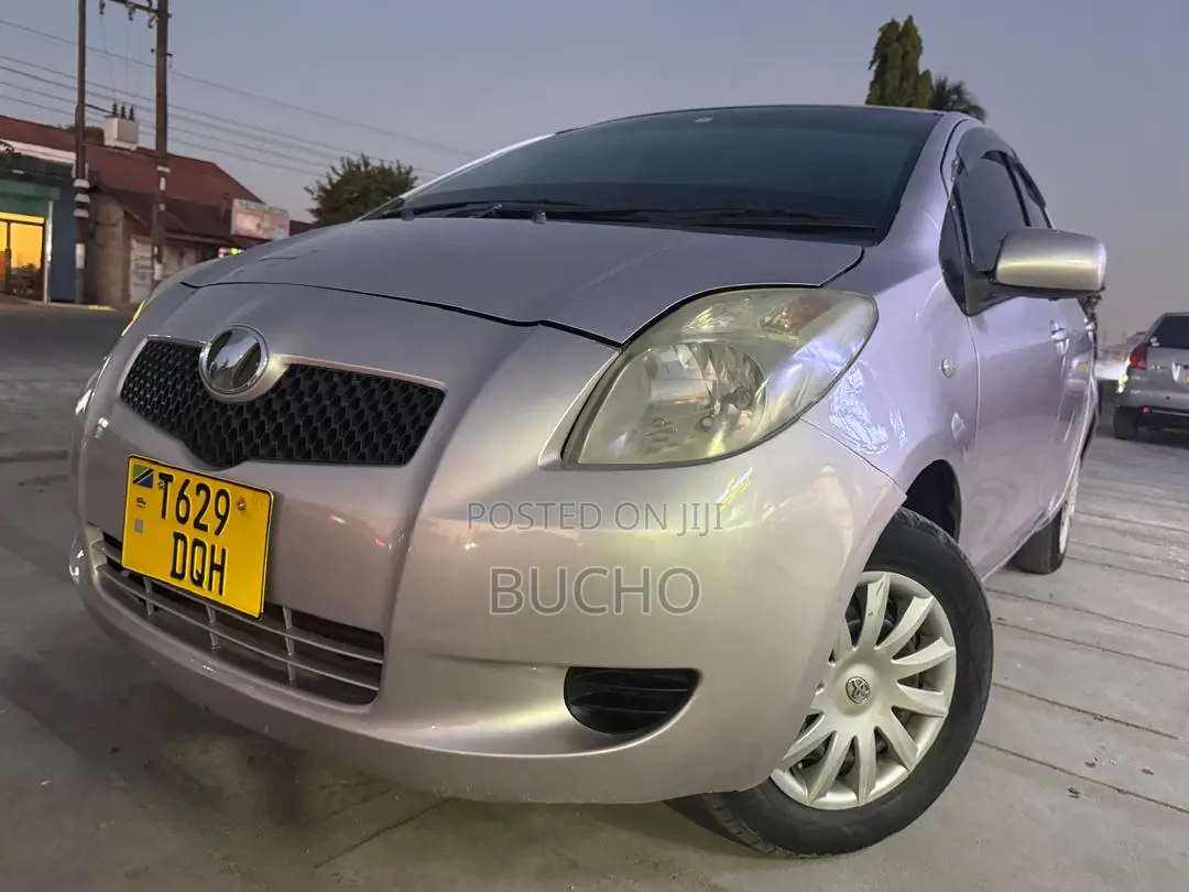 Toyota Vitz 2006 Silver