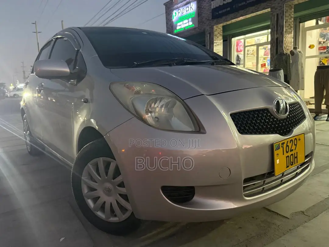 Toyota Vitz 2006 Silver