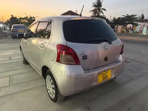 Toyota Vitz 2006 Silver