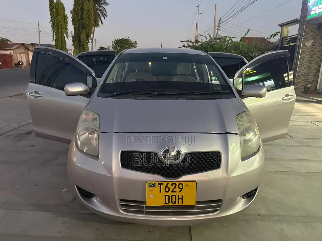 Toyota Vitz 2006 Silver