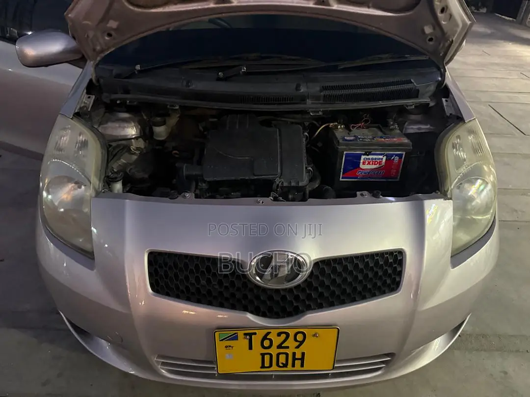 Toyota Vitz 2006 Silver