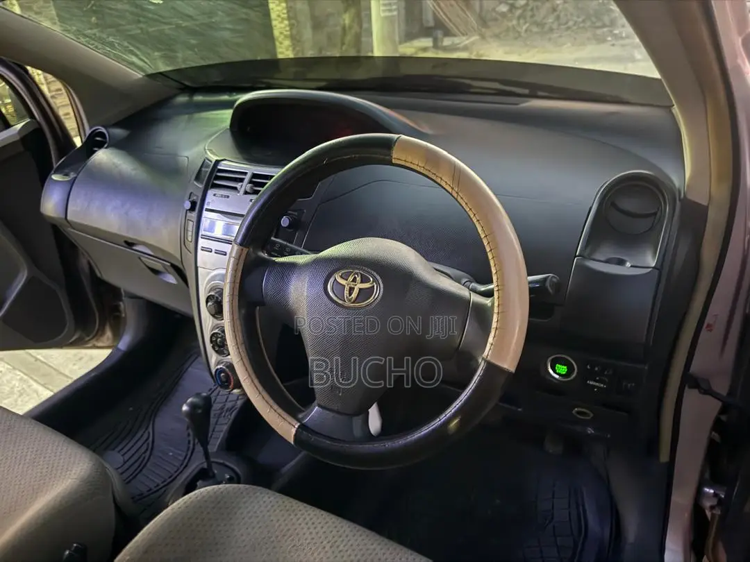 Toyota Vitz 2006 Silver