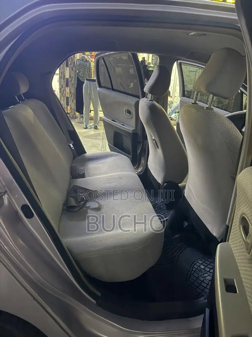 Toyota Vitz 2006 Silver