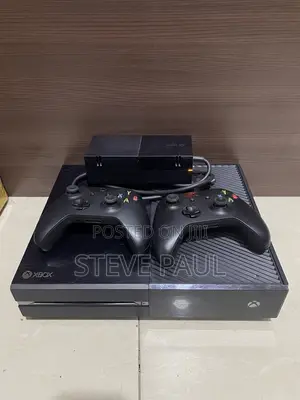 Xbox One Used With Two Controlles and 6 Games Inside