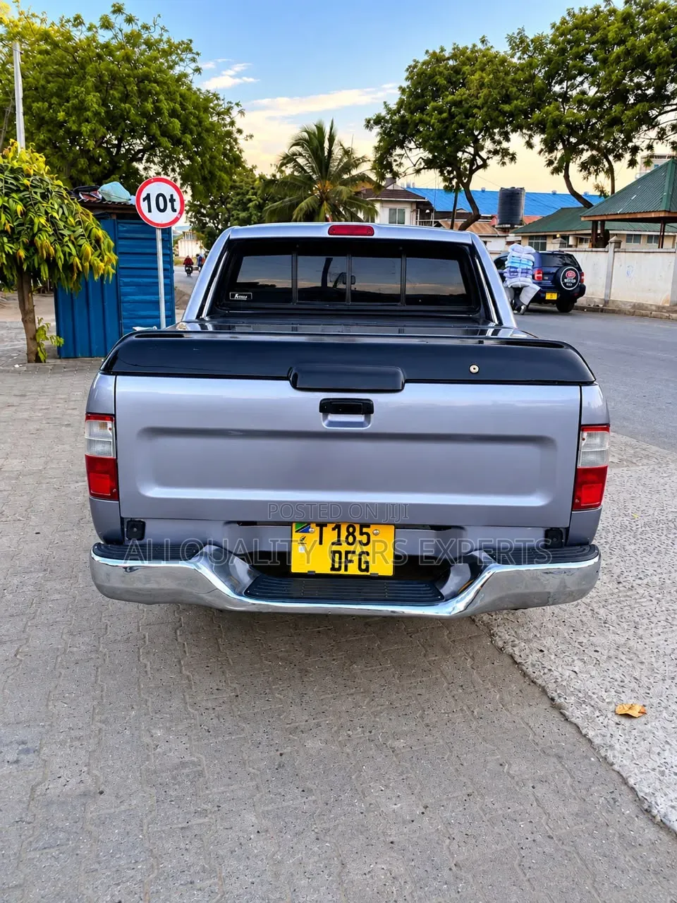 Toyota Hilux 2000 Burgundy