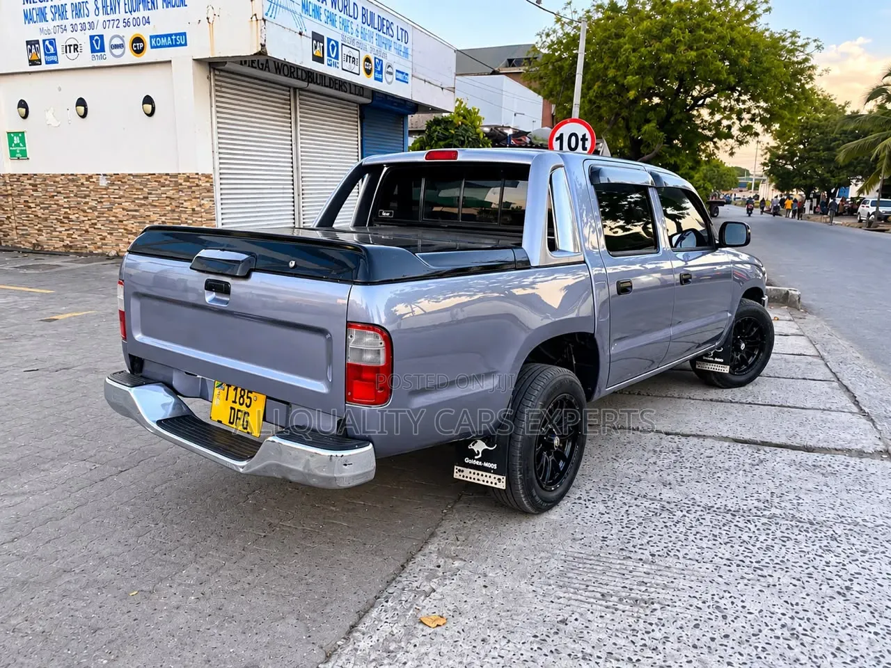 Toyota Hilux 2000 Burgundy