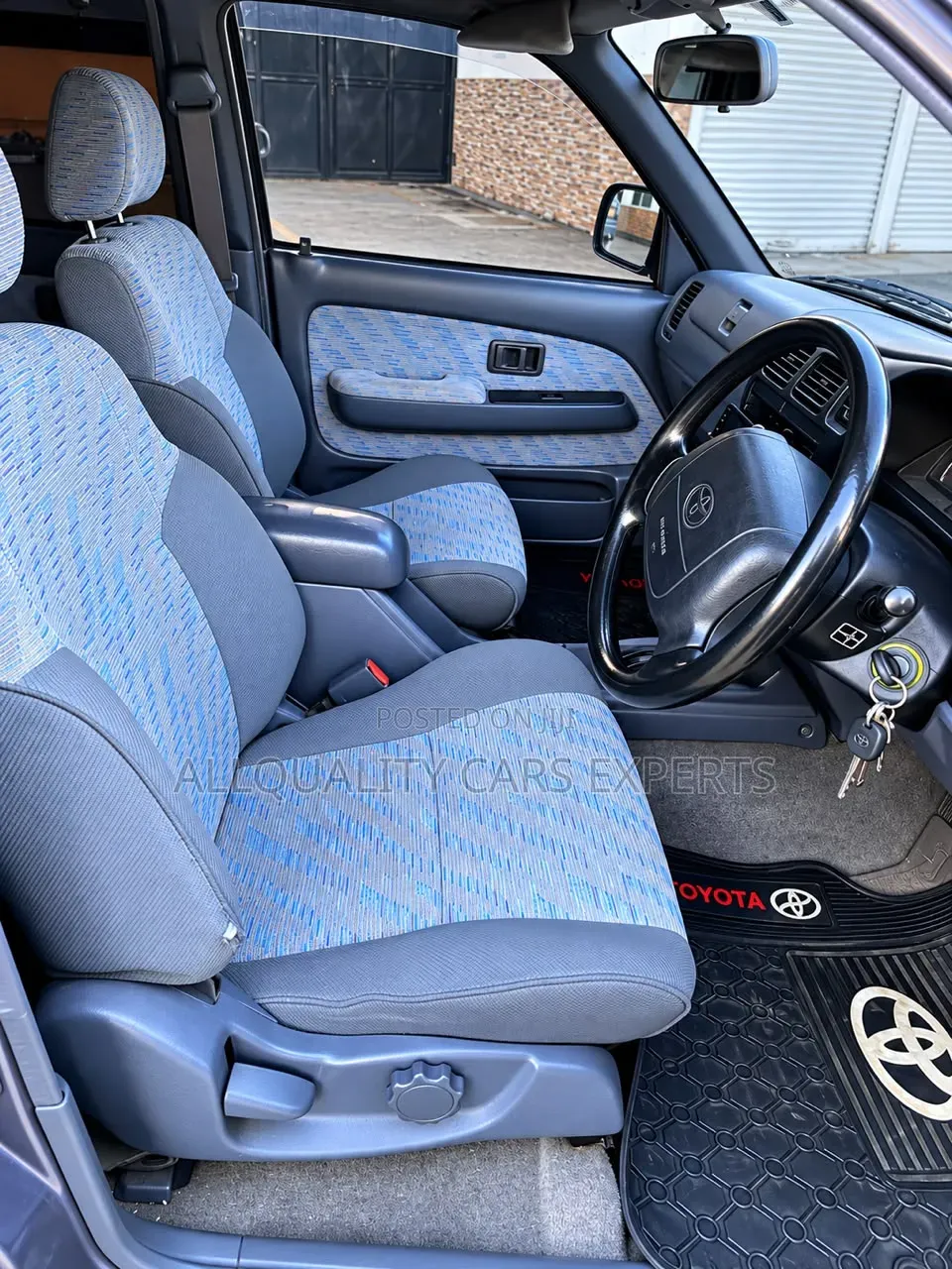Toyota Hilux 2000 Burgundy
