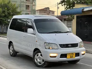 Toyota Noah 2001 Silver