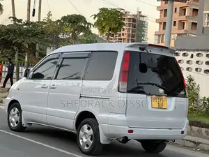 Toyota Noah 2001 Silver