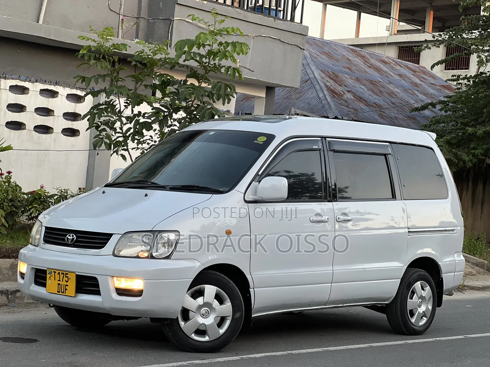 Toyota Noah 2001 Silver