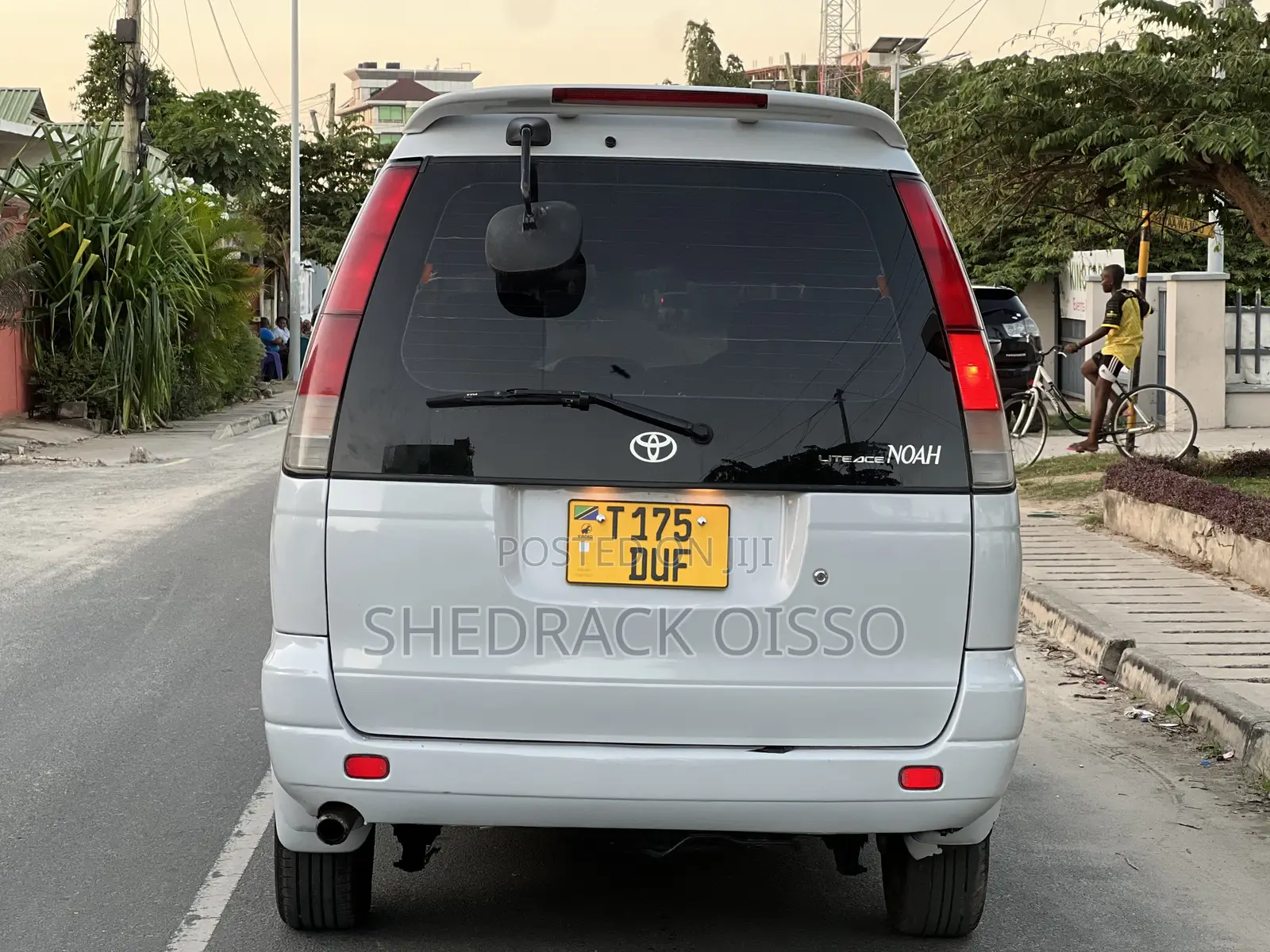 Toyota Noah 2001 Silver