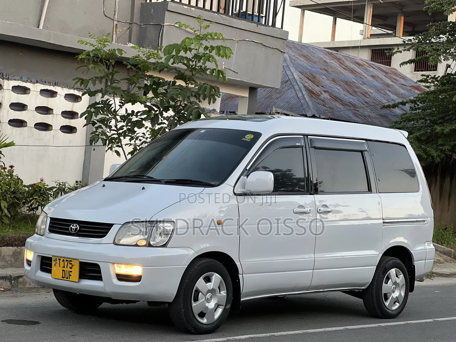 Toyota Noah 2001 Silver