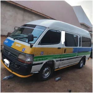 Toyota HiAce 2001 White