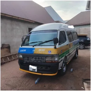 Toyota HiAce 2001 White
