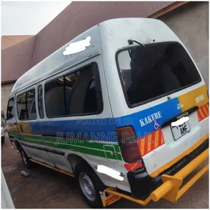 Toyota HiAce 2001 White