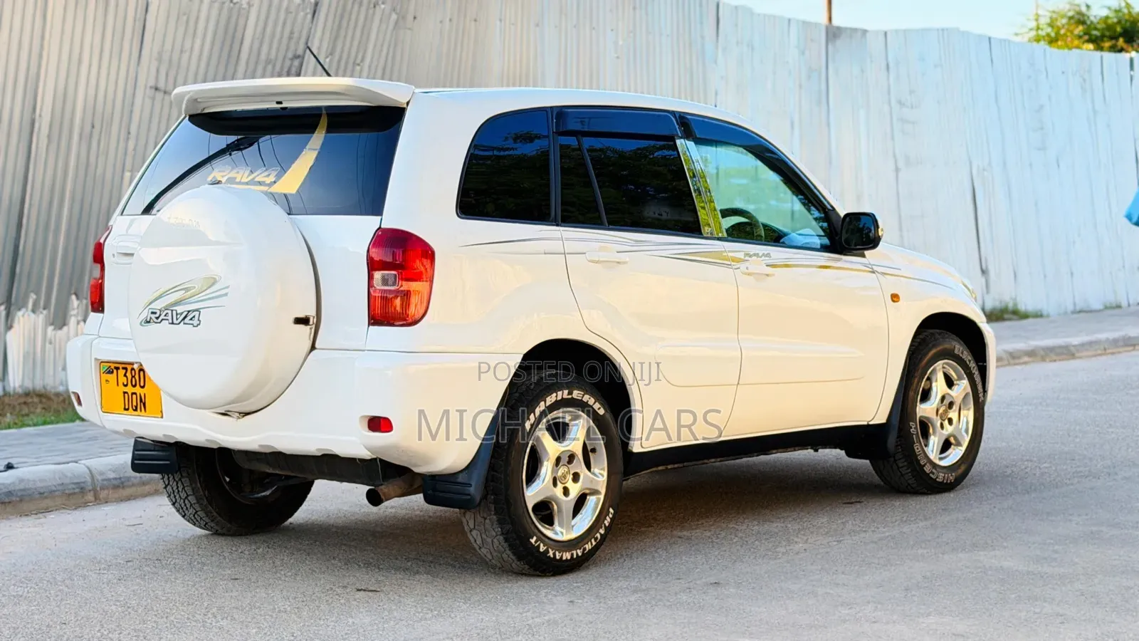 Toyota RAV4 Automatic 2000 White