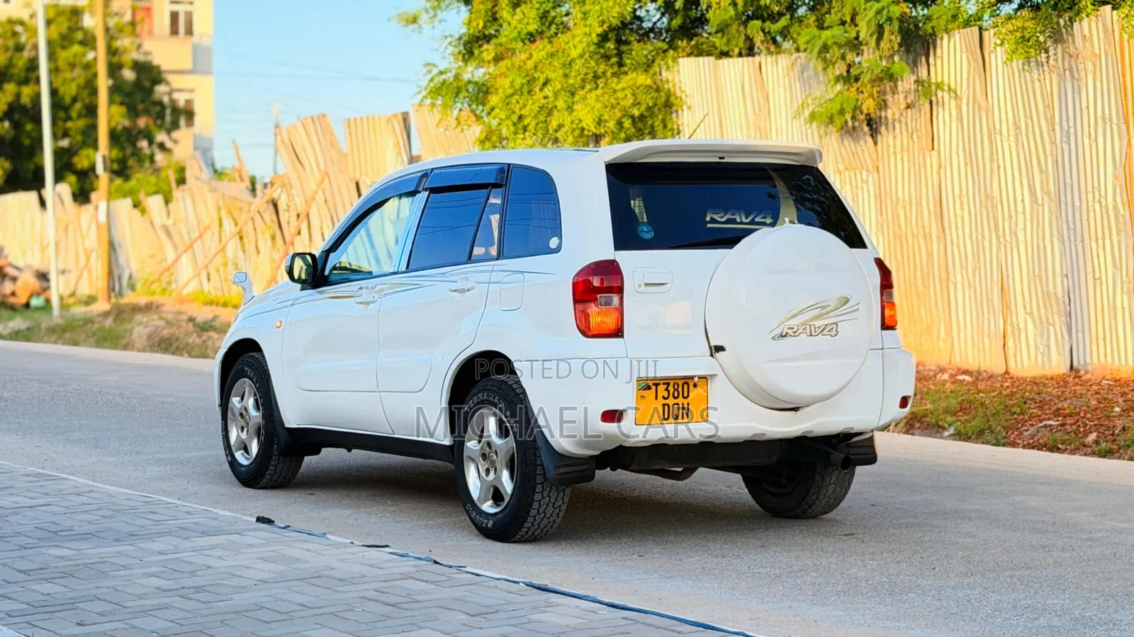 Toyota RAV4 Automatic 2000 White