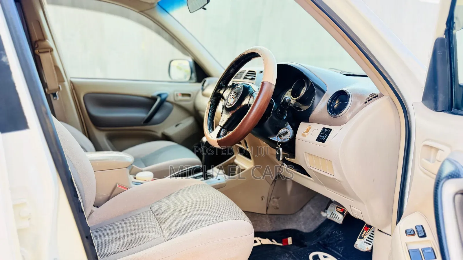 Toyota RAV4 Automatic 2000 White