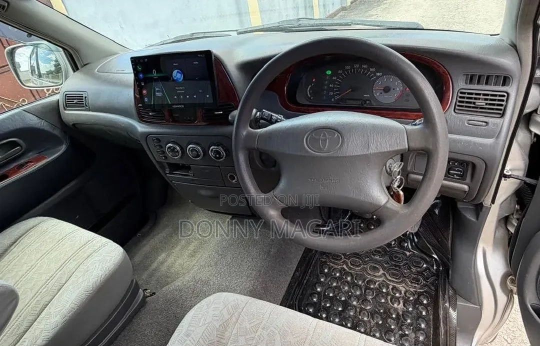 Toyota Noah 2003 Silver