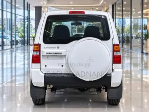Mitsubishi Pajero 2001 White