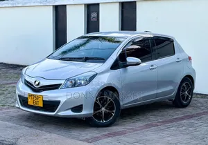 Toyota Vitz 2010 Silver