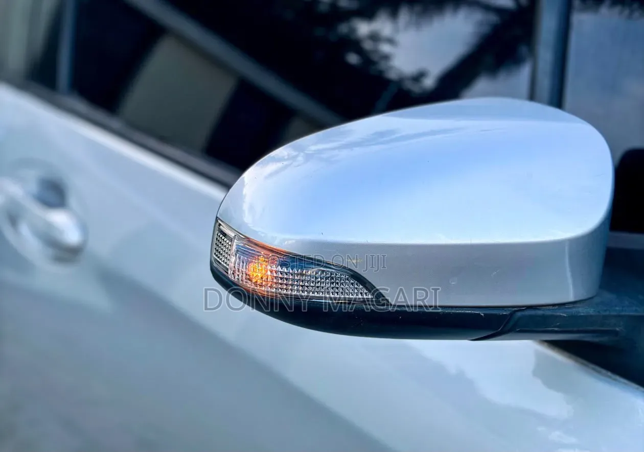 Toyota Vitz 2010 Silver