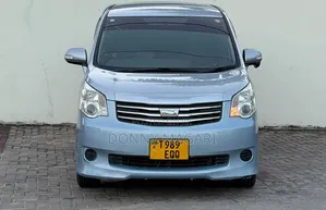 Toyota Noah 2.0 143hp AWD (7 Seater) 2010 Silver