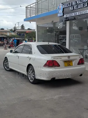 Toyota Crown Royale 2005 White