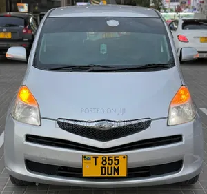 Toyota Ractis 1.5 FWD 2005 Silver