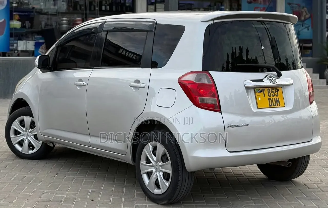 Toyota Ractis 1.5 FWD 2005 Silver