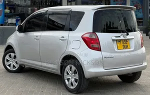 Toyota Ractis 1.5 FWD 2005 Silver