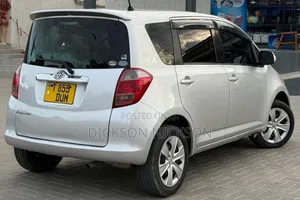 Toyota Ractis 1.5 FWD 2005 Silver