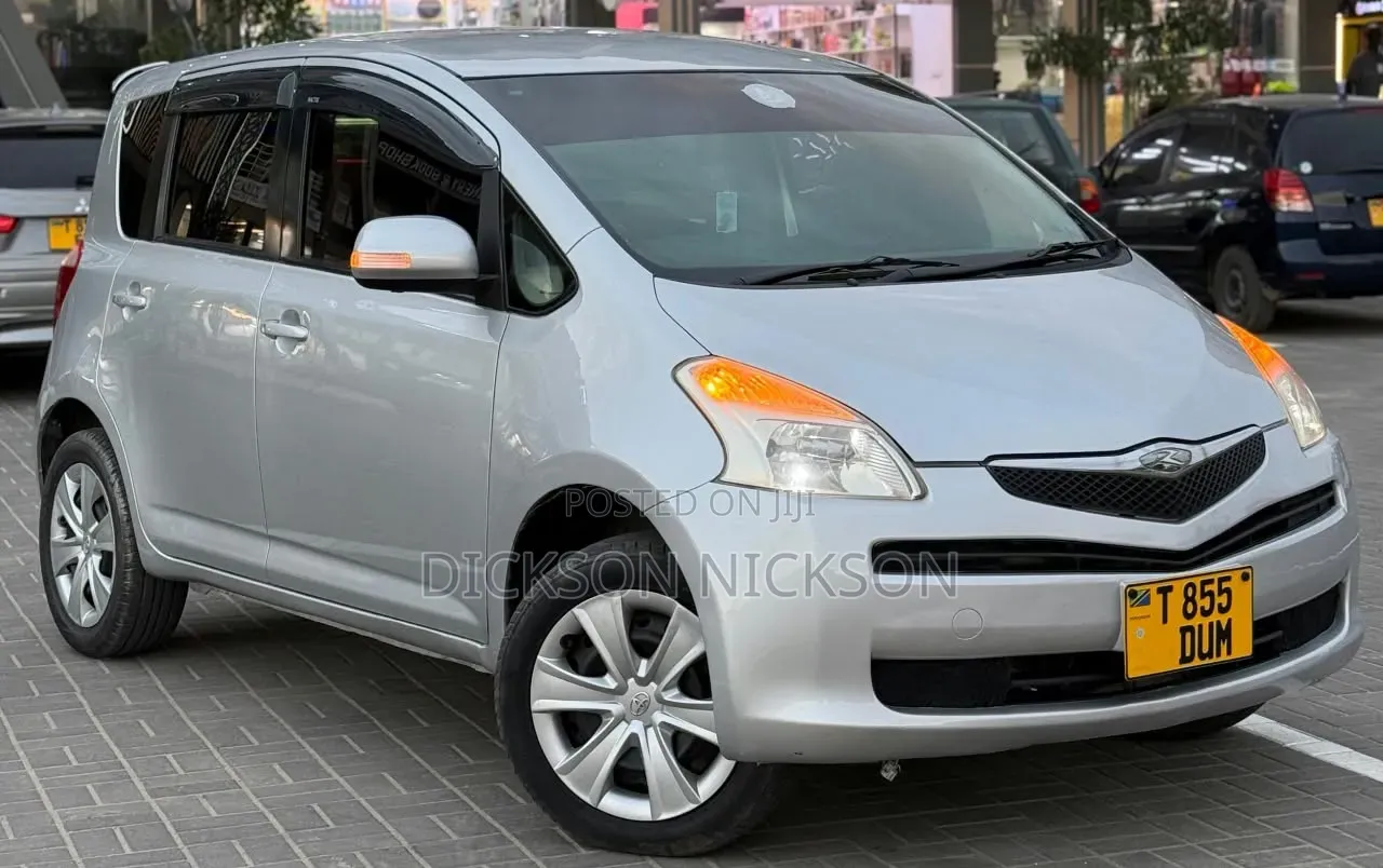 Toyota Ractis 1.5 FWD 2005 Silver