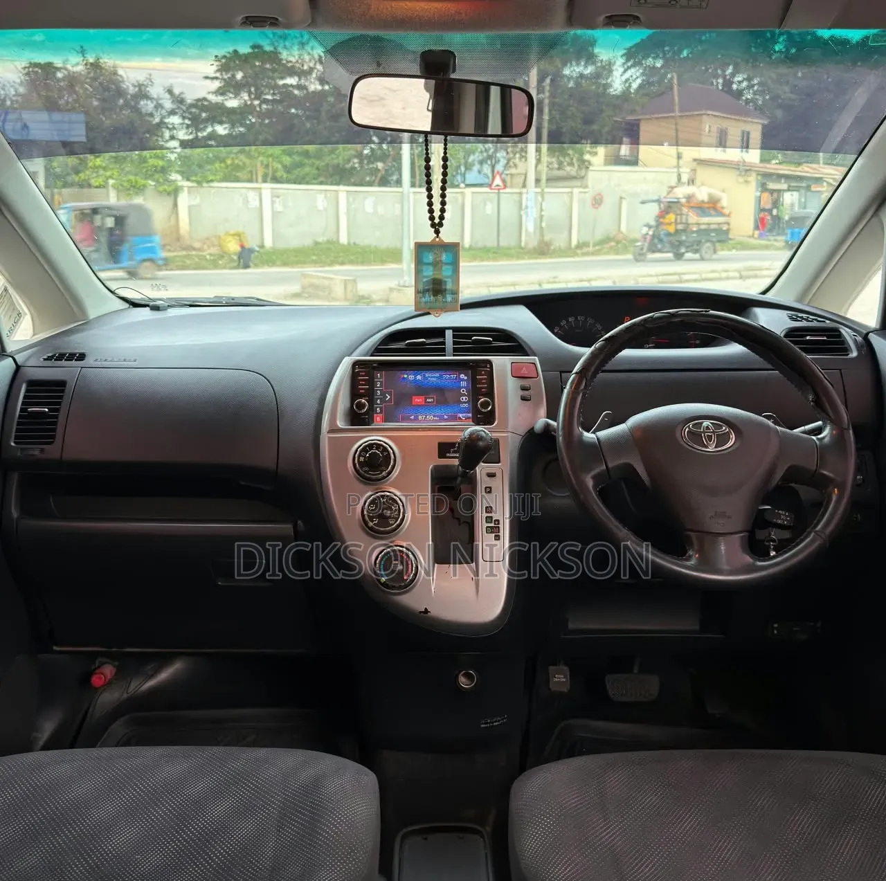 Toyota Ractis 1.5 FWD 2005 Silver