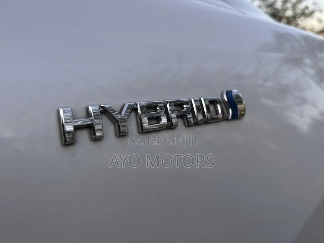 Toyota Harrier Hybrid Premium 2018 White