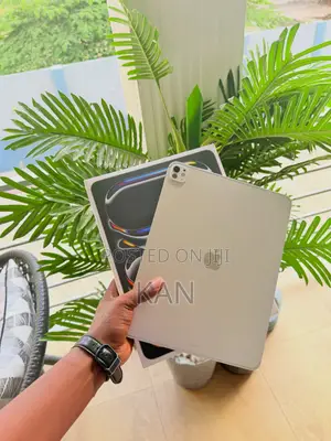 New Apple iPad Pro 13 (2025) 256 GB