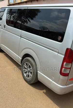 Toyota Quantum 2010 Silver