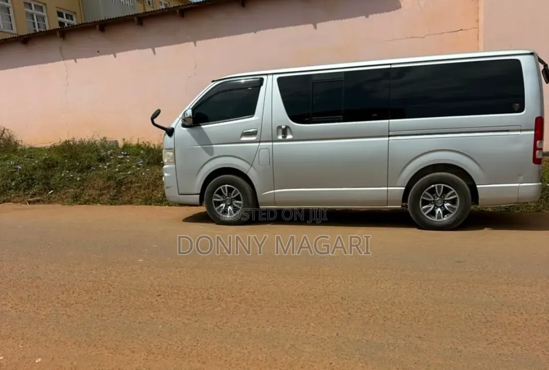 Toyota Quantum 2010 Silver