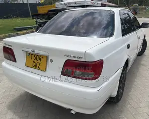Toyota Carina 1.5 FWD Sedan 2001 White