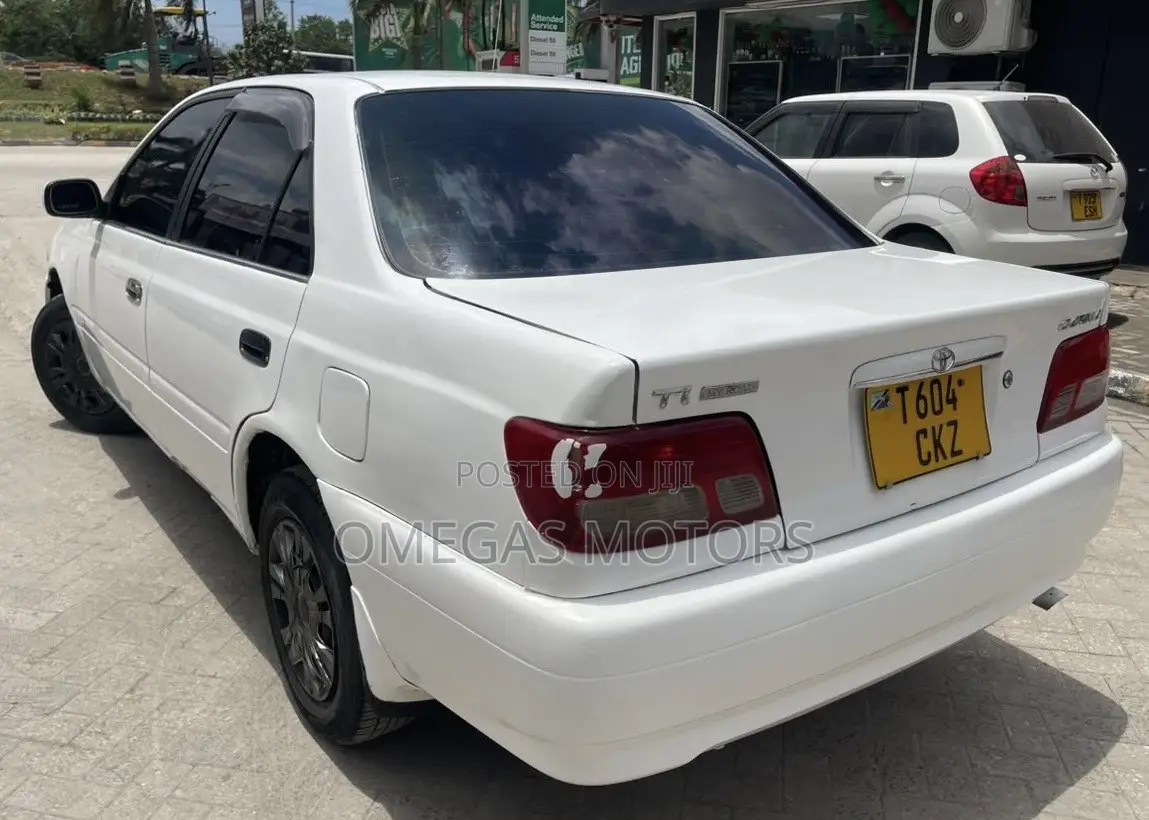 Toyota Carina 1.5 FWD Sedan 2001 White