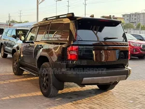 Toyota Land Cruiser Prado 2024 Black