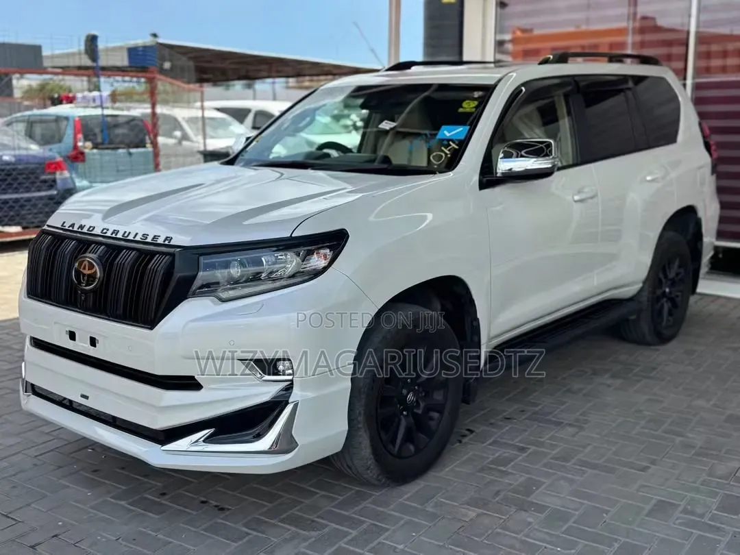 Toyota Land Cruiser Prado 2.8 2023 White