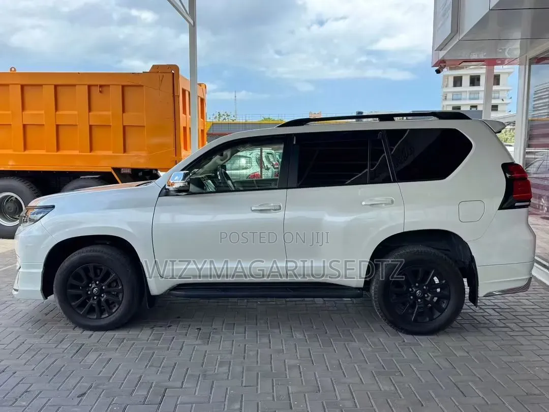 Toyota Land Cruiser Prado 2.8 2023 White