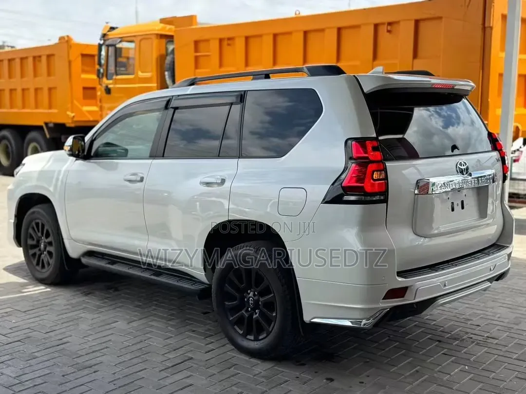 Toyota Land Cruiser Prado 2.8 2023 White