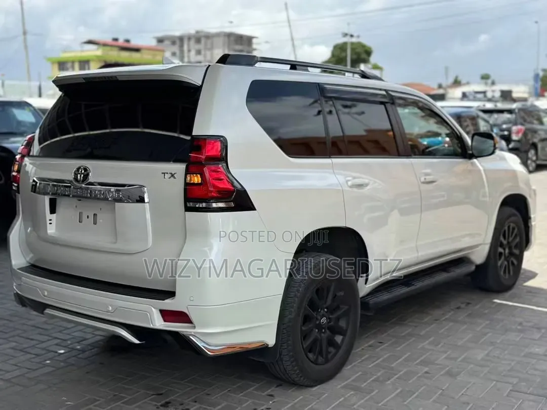 Toyota Land Cruiser Prado 2.8 2023 White